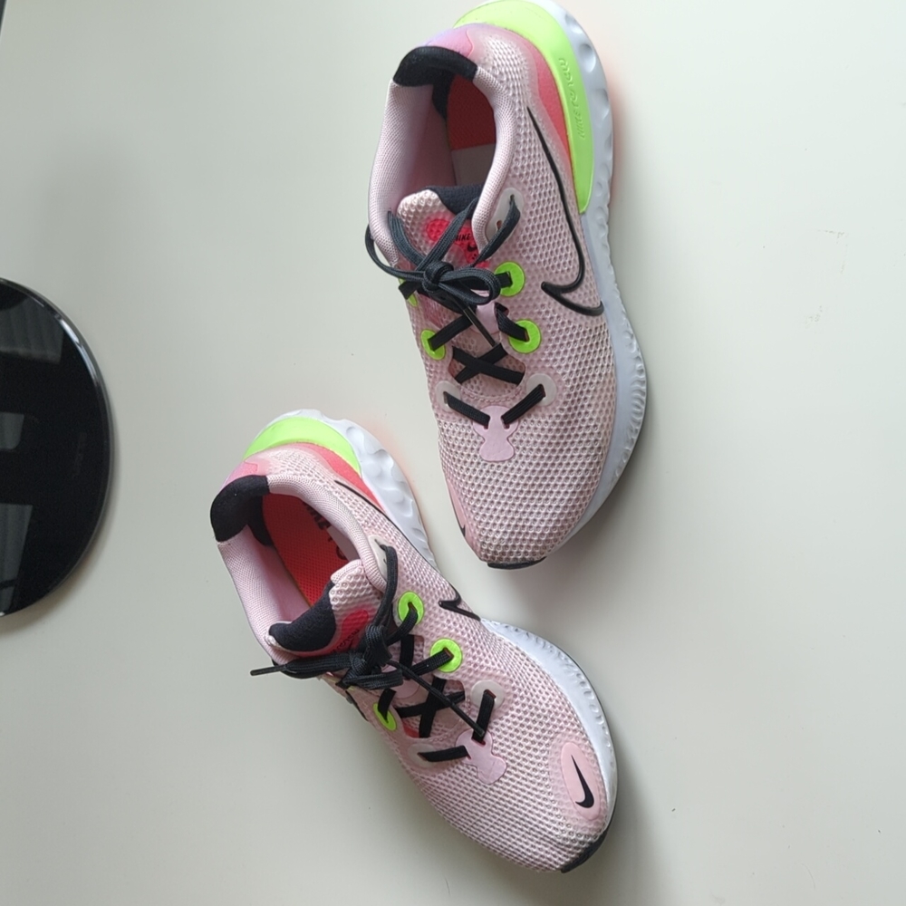 Nike renew running shoes 6 1/2